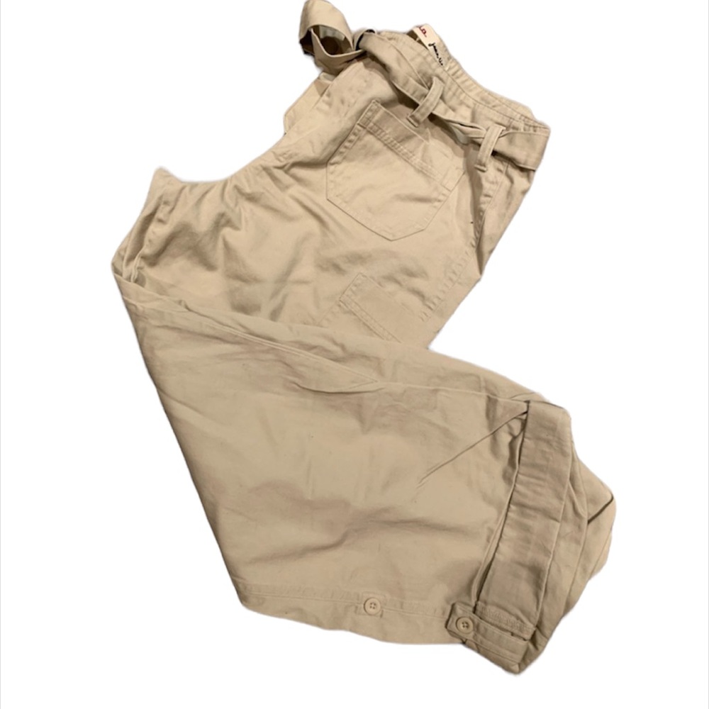 Vintage Nevada 11 in rise cargo roll up pant. NWOT